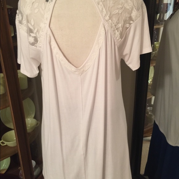 Beautiful Buckle BKE white lacy tunic size L - Picture 6 of 6